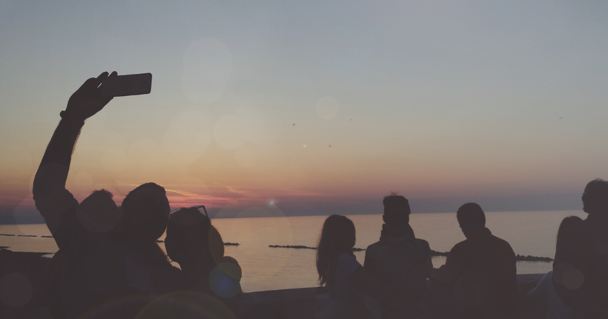 Un selfie con un tramonto mozzafiato sul Belvedere di fotografi a Termoli